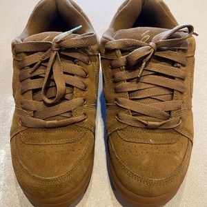 Men’s size 10.5 Es skate shoes